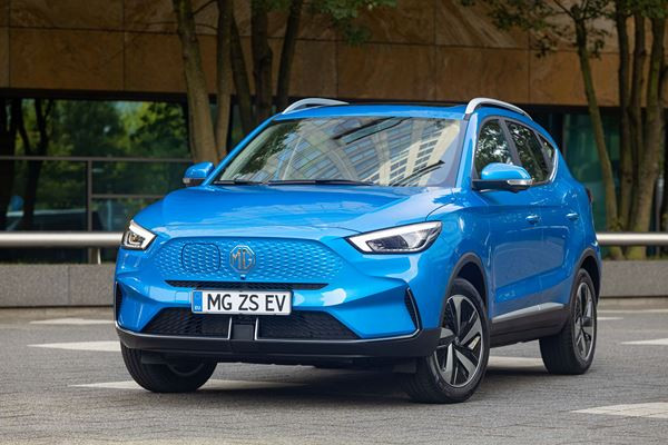 Le SUV urbain électrique MG ZS EV mis à jour techniquement en approche