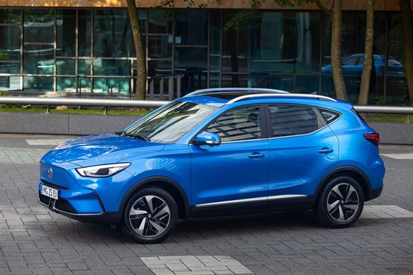 Le SUV urbain électrique MG ZS EV mis à jour techniquement en approche