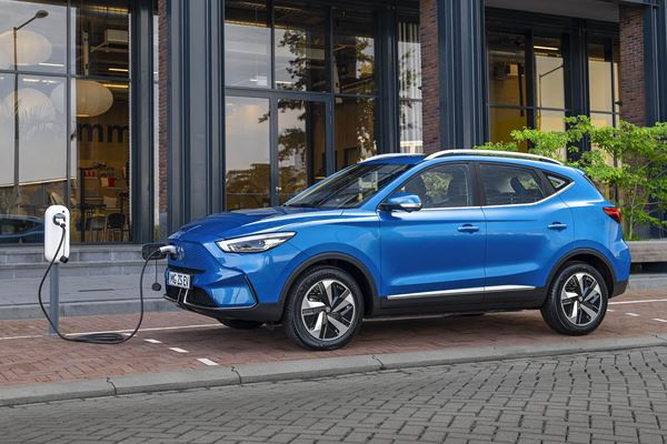 Le SUV urbain électrique MG ZS EV mis à jour techniquement en approche