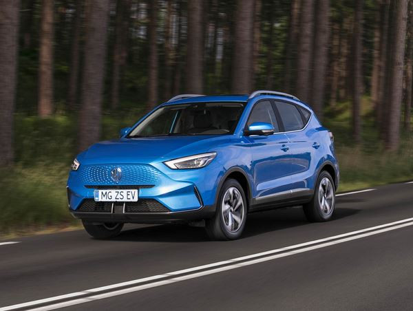 Le SUV urbain électrique MG ZS EV mis à jour techniquement en approche