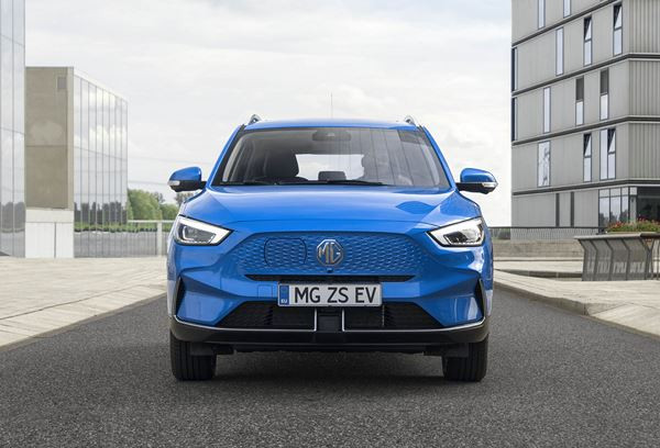 Le SUV urbain électrique MG ZS EV mis à jour techniquement en approche