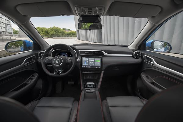 Le SUV urbain électrique MG ZS EV mis à jour techniquement en approche