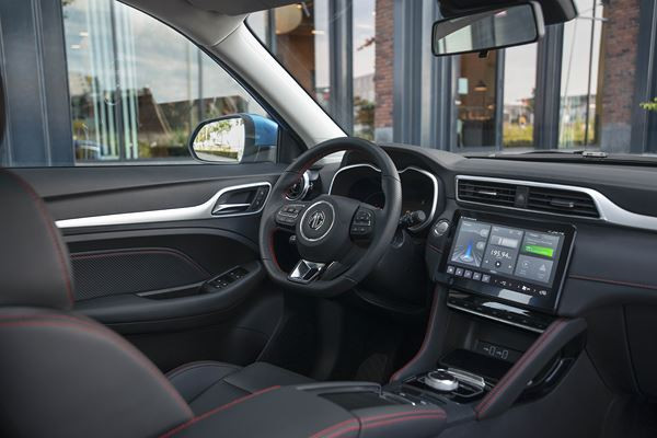 Le SUV urbain électrique MG ZS EV mis à jour techniquement en approche