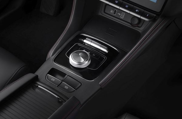 Le SUV urbain électrique MG ZS EV mis à jour techniquement en approche
