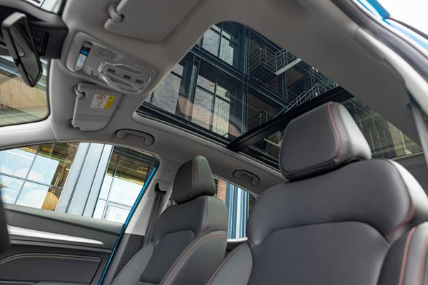 Le SUV urbain électrique MG ZS EV mis à jour techniquement en approche