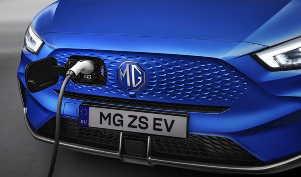 Le SUV urbain électrique MG ZS EV mis à jour techniquement en approche