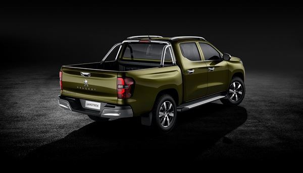 Le pick-up Peugeot Landtrek entend devenir une référence internationale