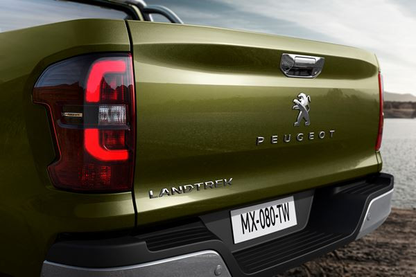 Le pick-up Peugeot Landtrek entend devenir une référence internationale