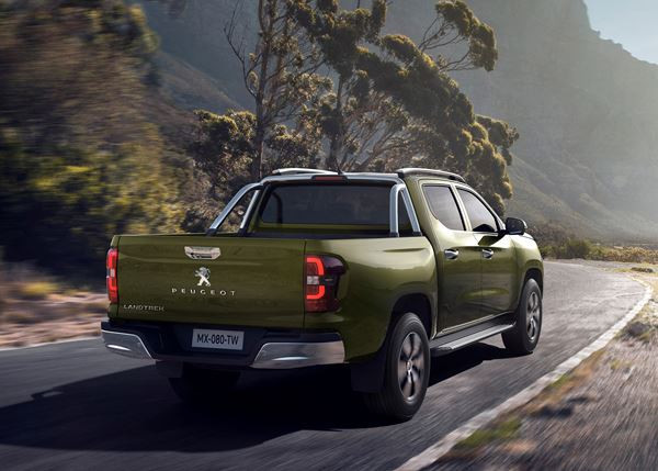 Le pick-up Peugeot Landtrek entend devenir une référence internationale