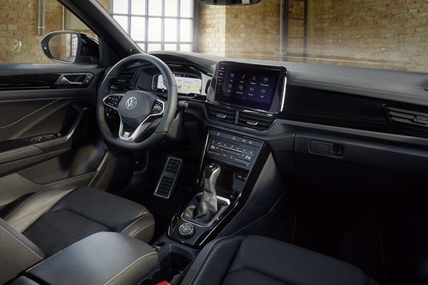Le crossover compact Volkswagen T-Roc s’offre un intérieur légèrement repensé