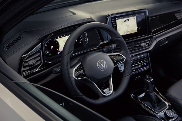 Le crossover compact Volkswagen T-Roc s’offre un intérieur légèrement repensé