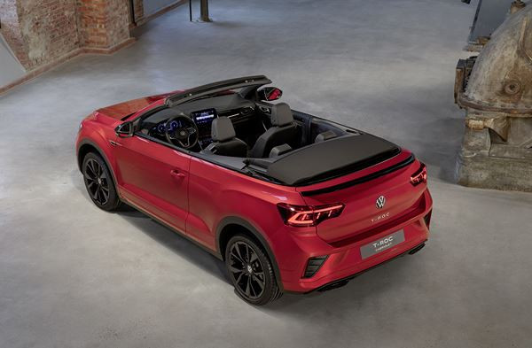 Le Volkswagen T-Roc Cabriolet bénéficie d’un design intérieur légèrement repensé