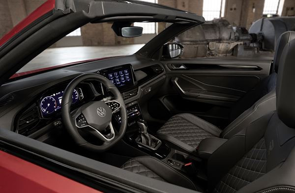 Le Volkswagen T-Roc Cabriolet bénéficie d’un design intérieur légèrement repensé