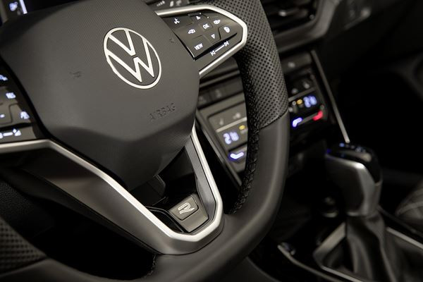Le Volkswagen T-Roc Cabriolet bénéficie d’un design intérieur légèrement repensé