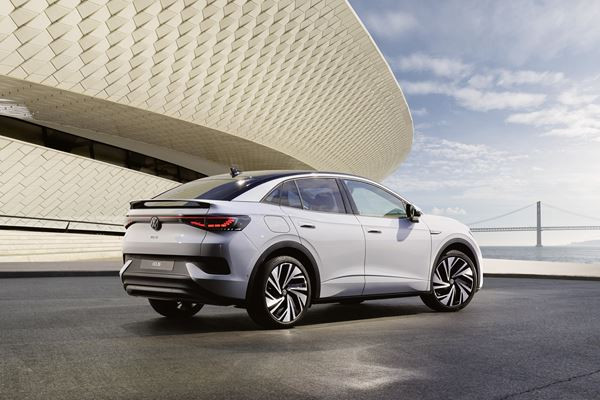 Le SUV coupé électrique Volkswagen ID.5 affiche un design expressif