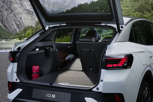 Le SUV coupé électrique Volkswagen ID.5 affiche un design expressif