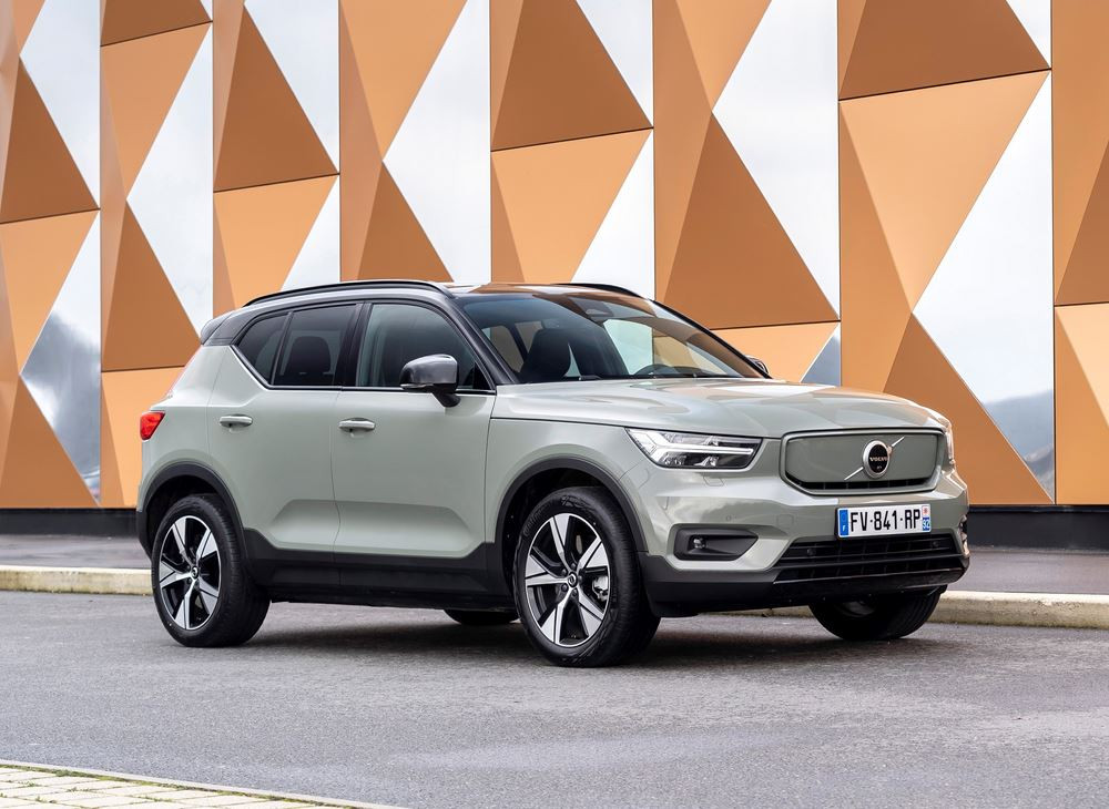 Le SUV compact électrique Volvo XC40 Recharge s’offre quelques retouches de style