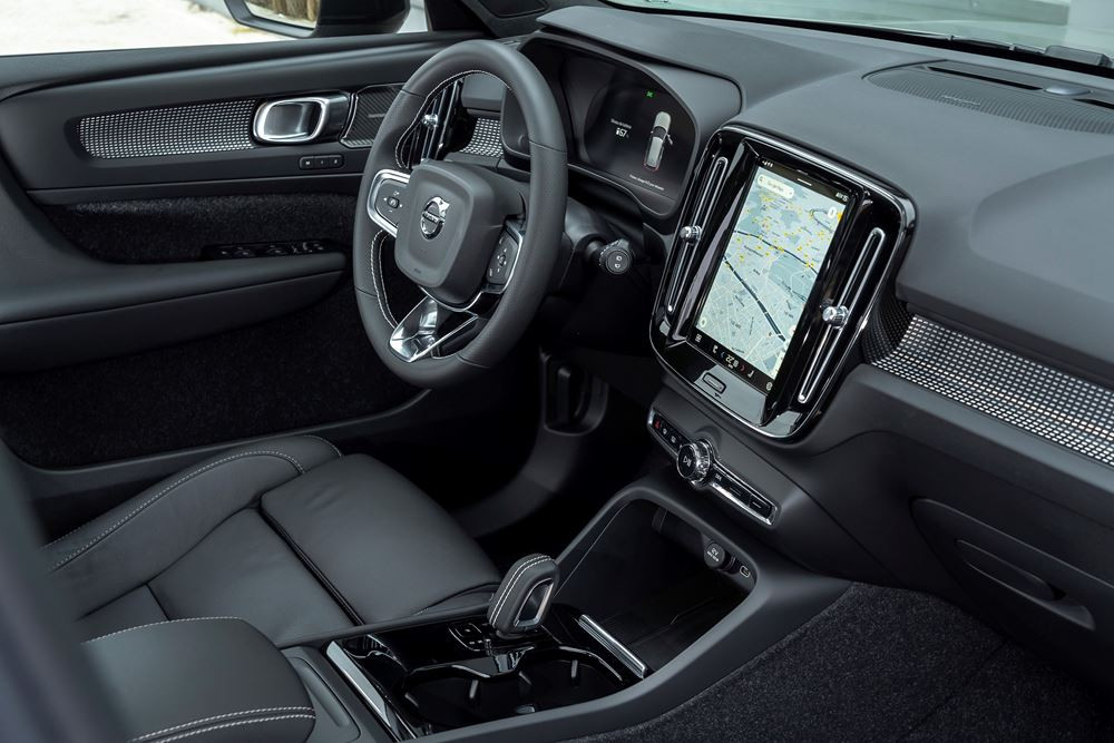 Le SUV compact électrique Volvo XC40 Recharge s’offre quelques retouches de style