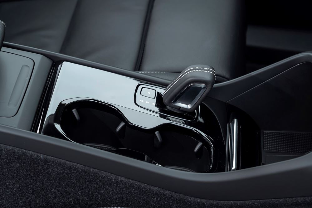 Le SUV compact électrique Volvo XC40 Recharge s’offre quelques retouches de style