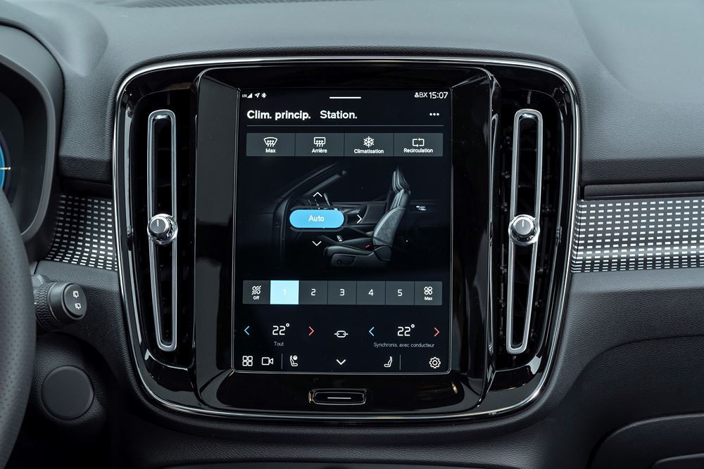 Le SUV compact électrique Volvo XC40 Recharge s’offre quelques retouches de style