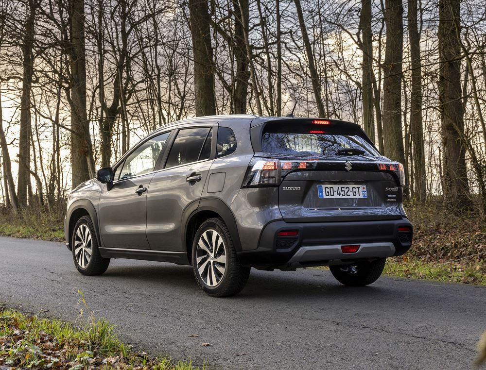 Le SUV compact Suzuki S Cross affiche une allure robuste