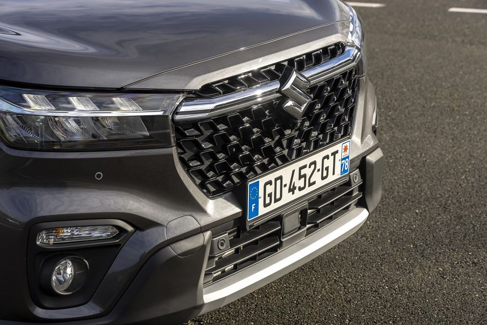 Le SUV compact Suzuki S Cross affiche une allure robuste
