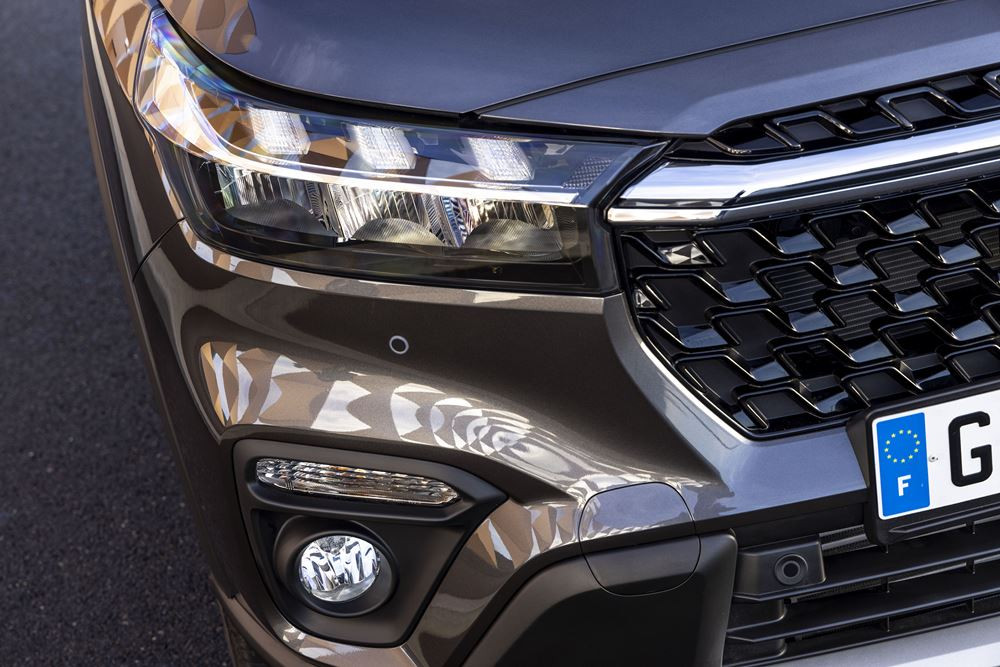 Le SUV compact Suzuki S Cross affiche une allure robuste