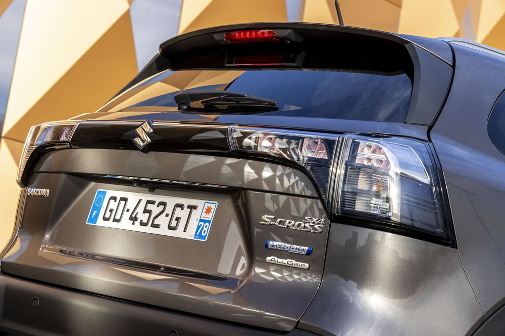 Le SUV compact Suzuki S Cross affiche une allure robuste