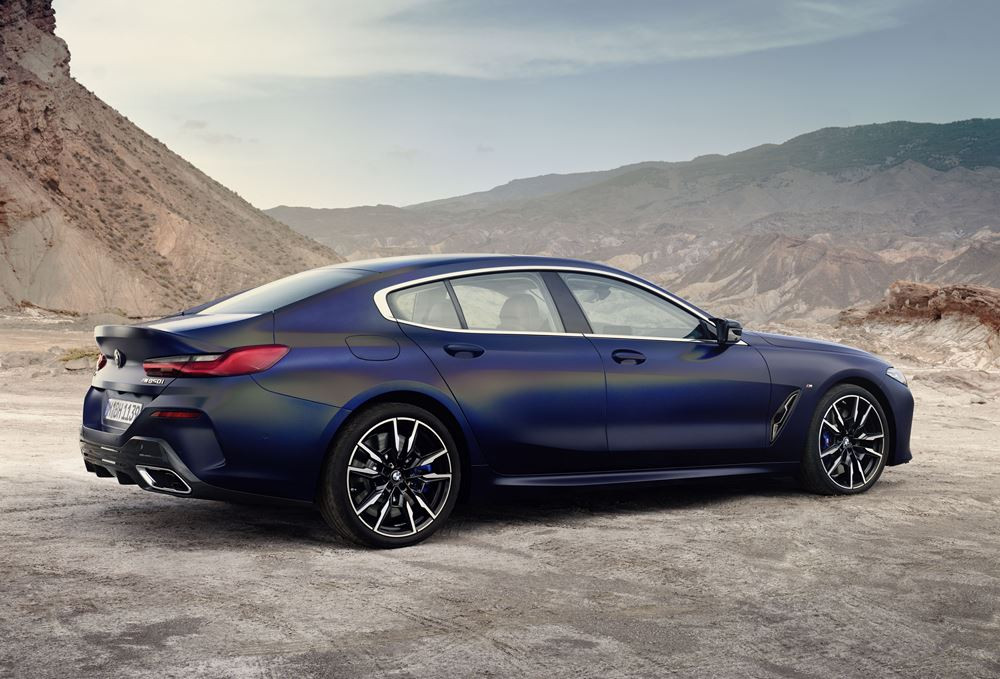 La BMW Série 8 Gran Coupé arbore une calandre « Iconic Glow » éclairée