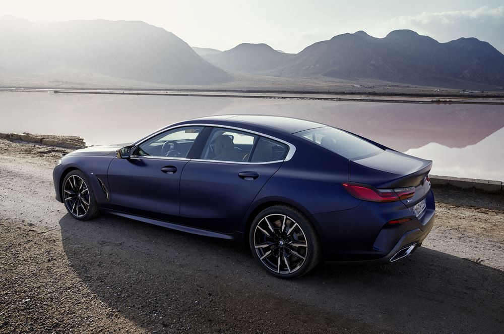 La BMW Série 8 Gran Coupé arbore une calandre « Iconic Glow » éclairée