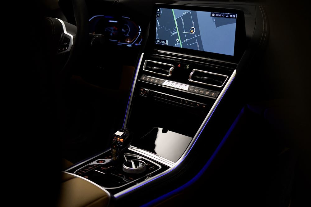 La BMW Série 8 Gran Coupé arbore une calandre « Iconic Glow » éclairée