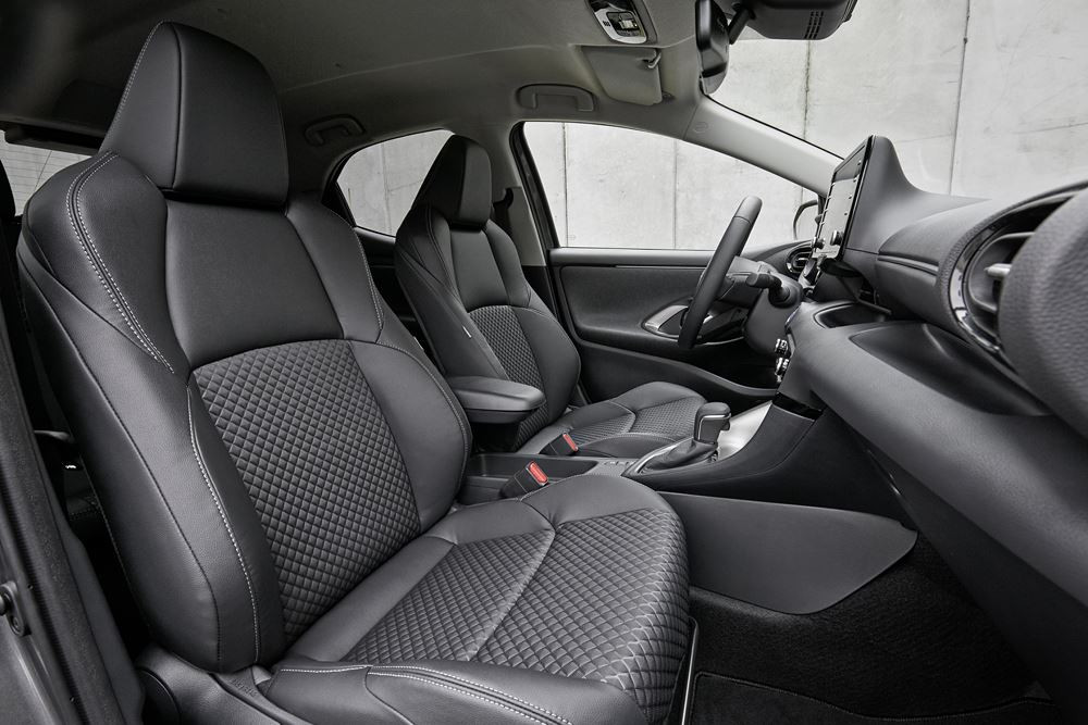 La berline polyvalente Mazda 2 Hybrid en approche
