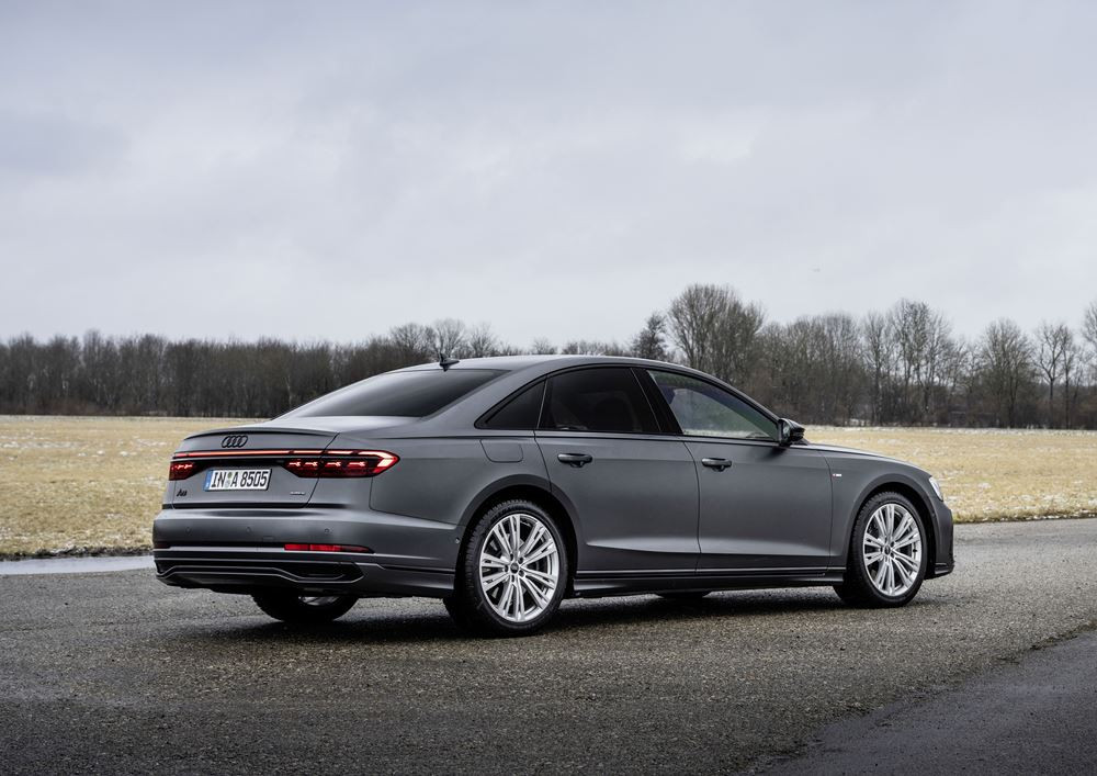 La grande berline de luxe Audi A8 embarque des technologies de pointe