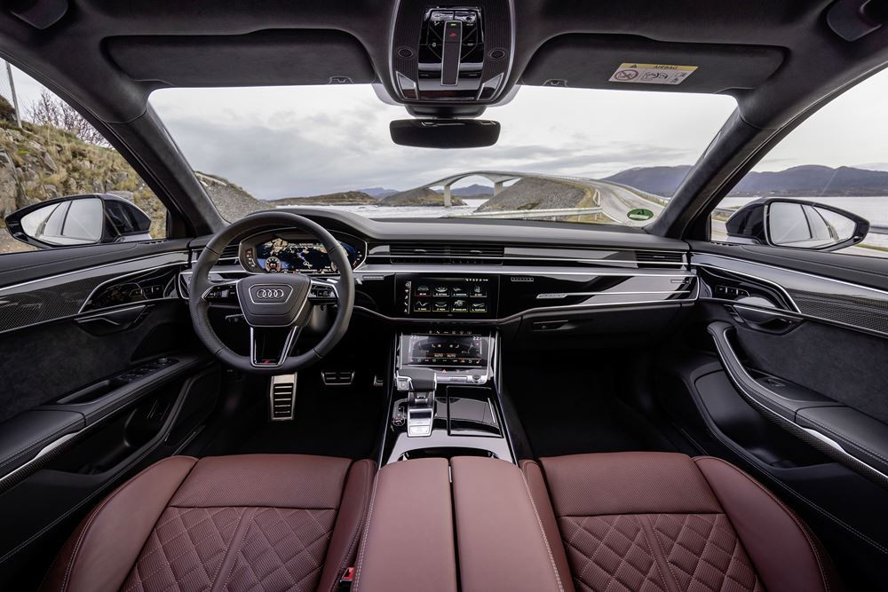La grande berline de luxe Audi A8 embarque des technologies de pointe