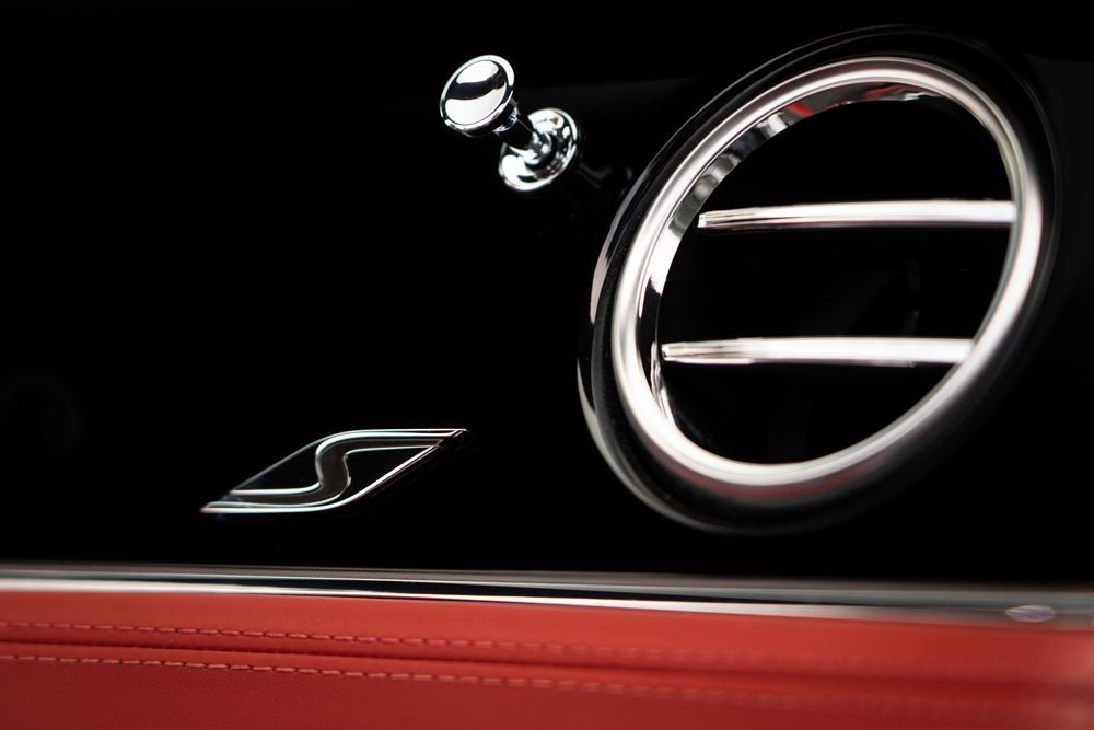 La Bentley Continental GT Convertible S est axée sur les performances de conduite