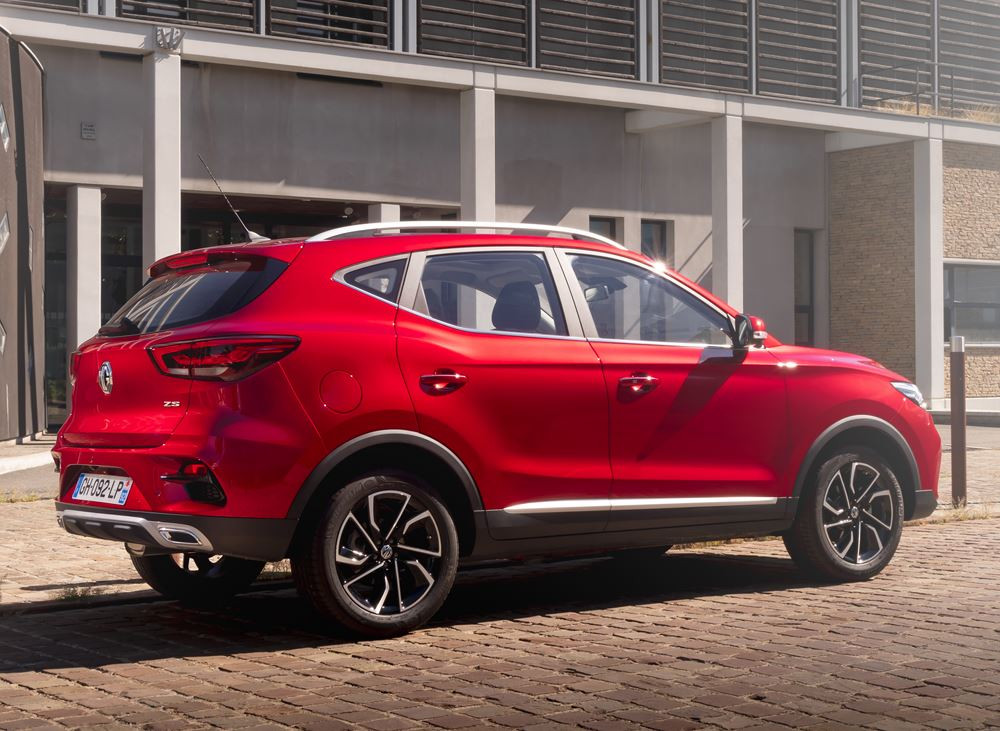 Le SUV urbain MG ZS à moteur thermique arrive dans une version accessible