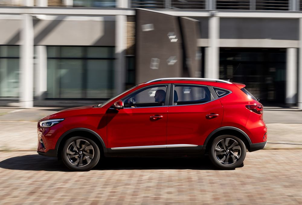 Le SUV urbain MG ZS à moteur thermique arrive dans une version accessible