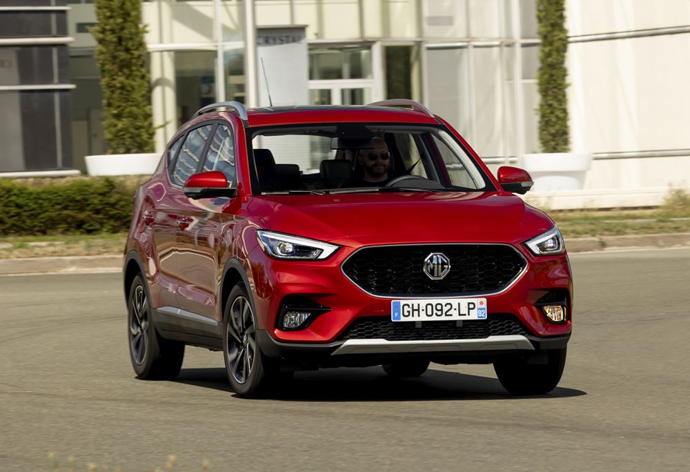 Le SUV urbain MG ZS à moteur thermique arrive dans une version accessible