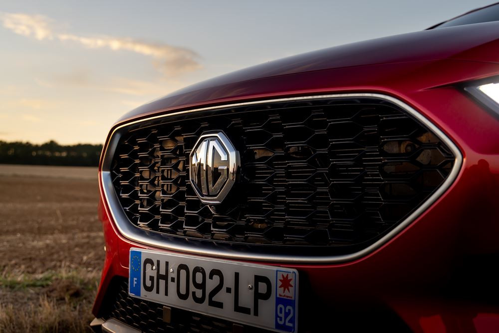 Le SUV urbain MG ZS à moteur thermique arrive dans une version accessible