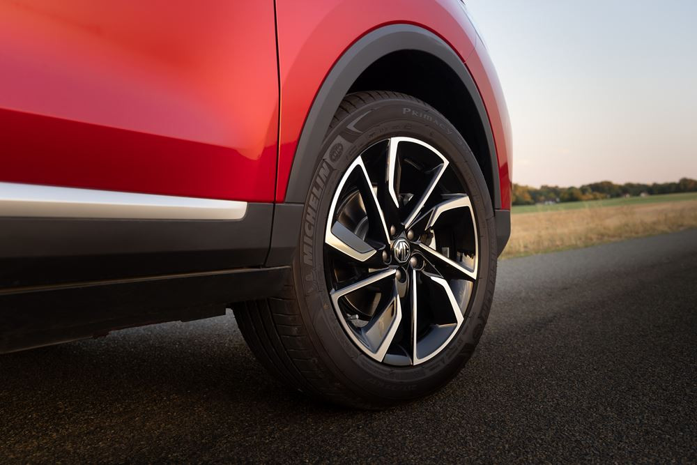 Le SUV urbain MG ZS à moteur thermique arrive dans une version accessible