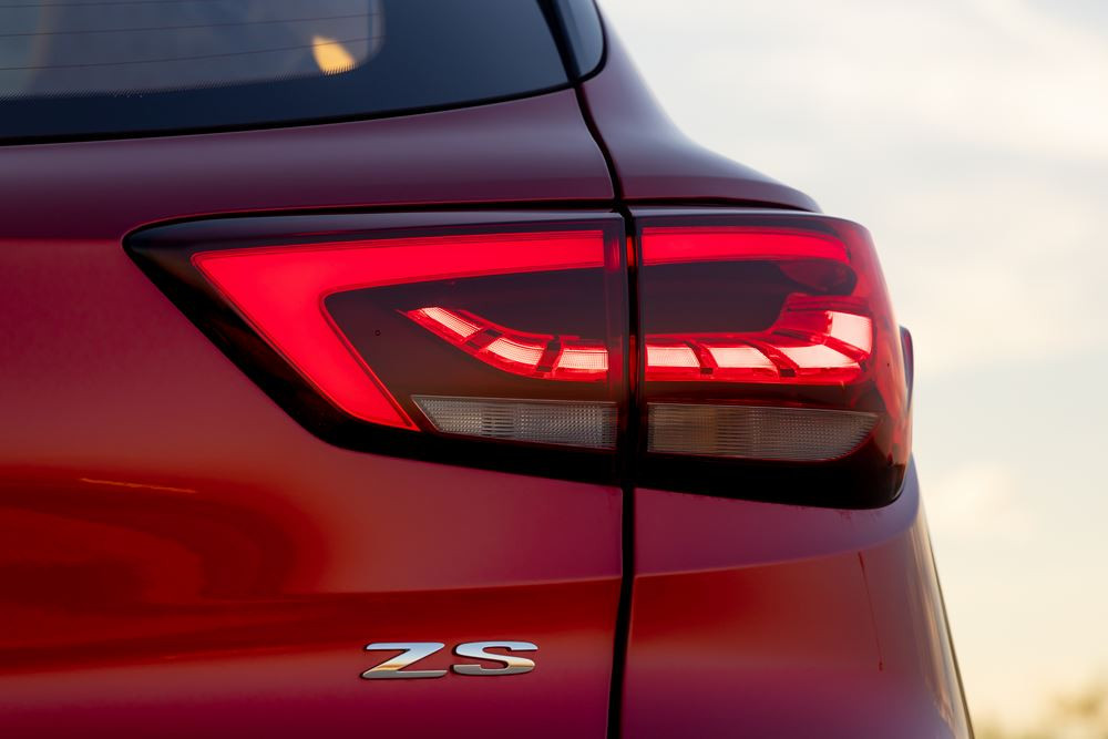 Le SUV urbain MG ZS à moteur thermique arrive dans une version accessible