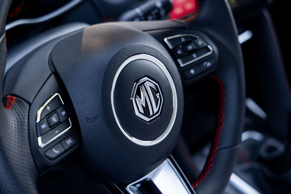 Le SUV urbain MG ZS à moteur thermique arrive dans une version accessible