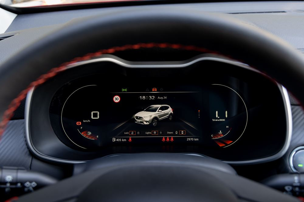 Le SUV urbain MG ZS à moteur thermique arrive dans une version accessible