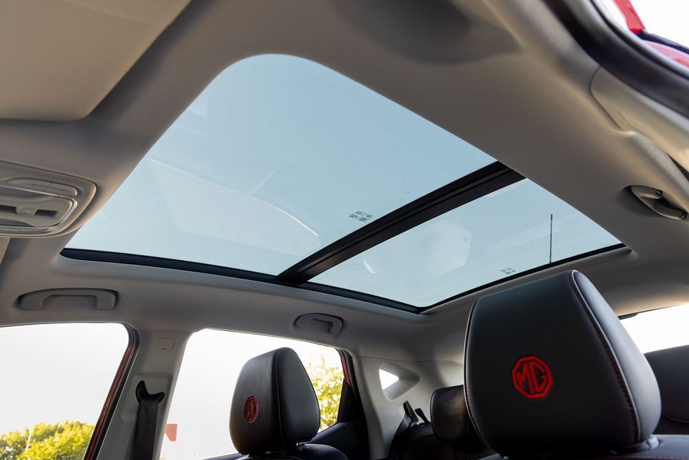 Le SUV urbain MG ZS à moteur thermique arrive dans une version accessible