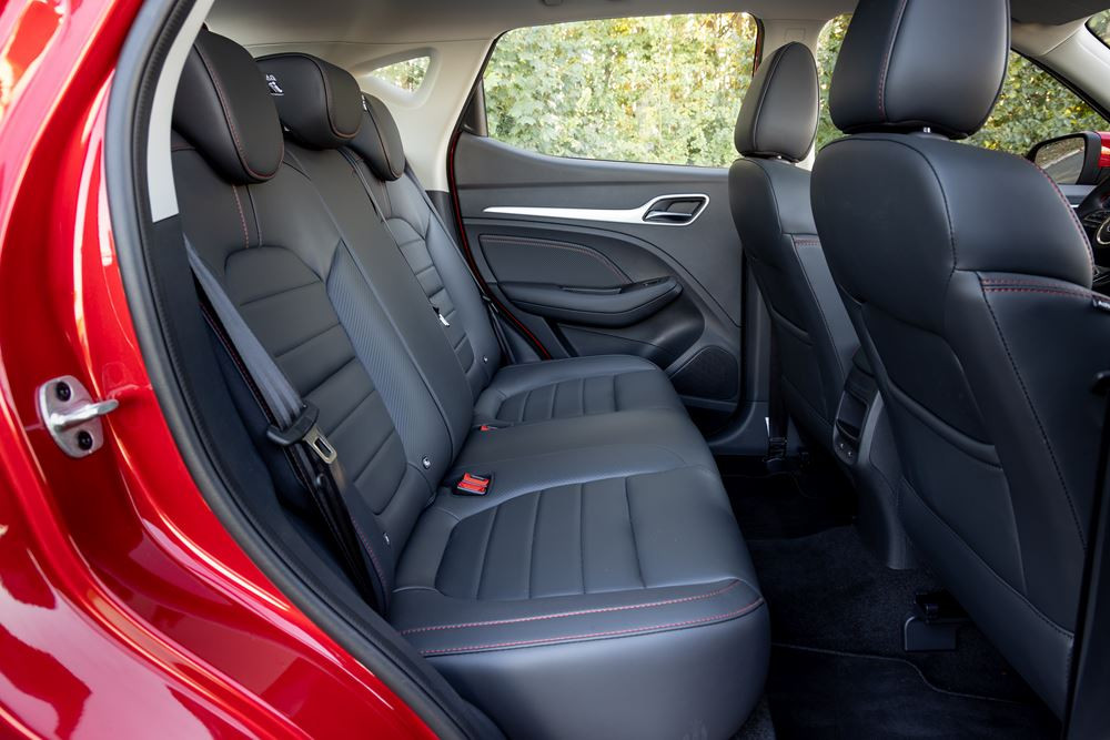 Le SUV urbain MG ZS à moteur thermique arrive dans une version accessible
