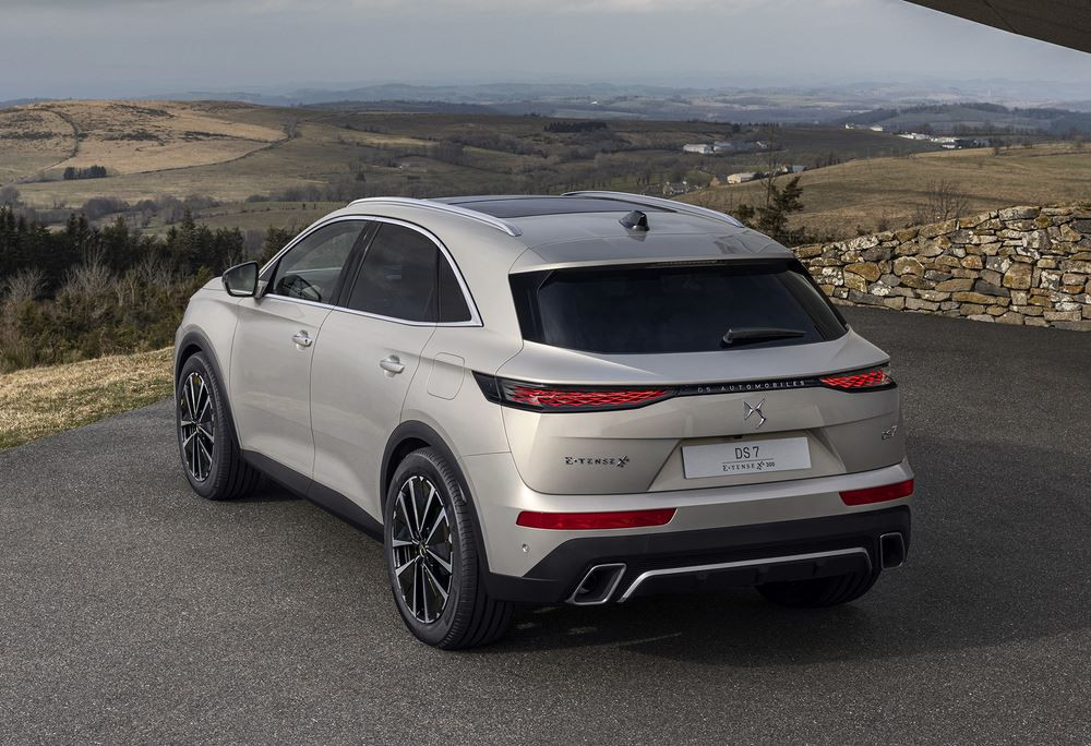 La DS 7 affiche un traité de carrosserie plus acéré et plus structuré