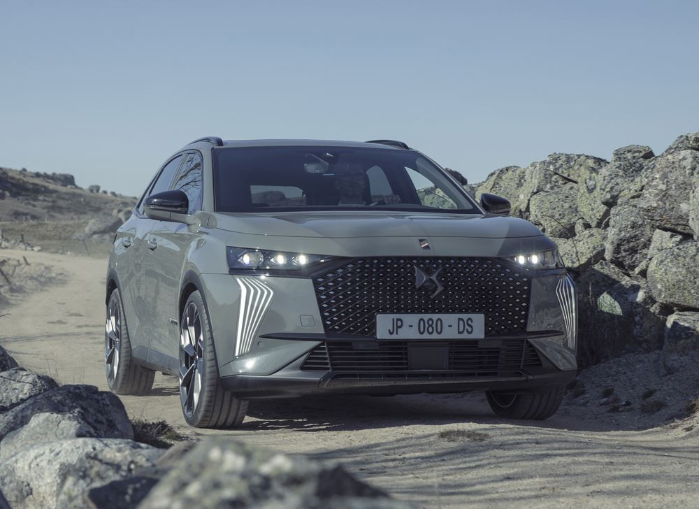 La DS 7 affiche un traité de carrosserie plus acéré et plus structuré
