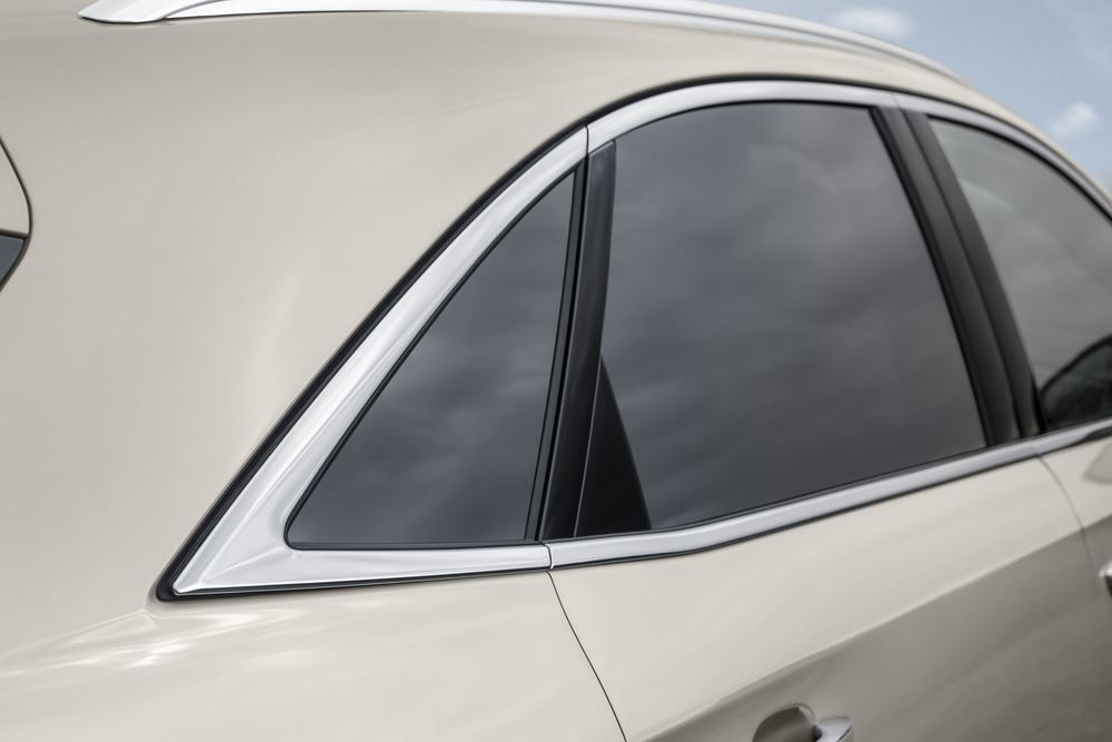 La DS 7 affiche un traité de carrosserie plus acéré et plus structuré