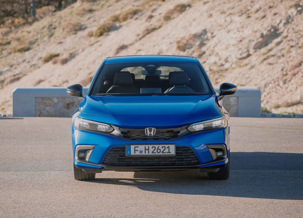 La Honda Civic hybride cinq portes se singularise par une ligne de toit plongeante