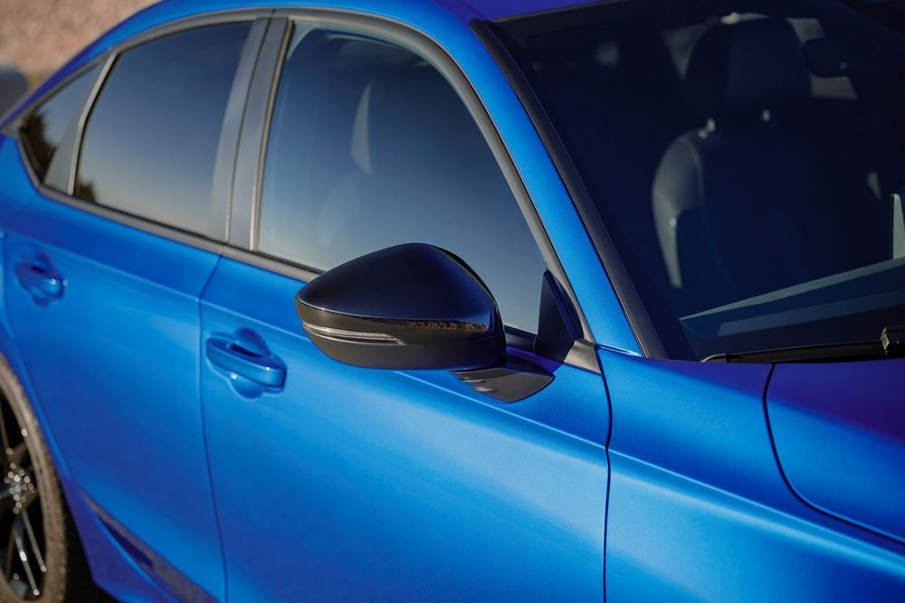 La Honda Civic hybride cinq portes se singularise par une ligne de toit plongeante